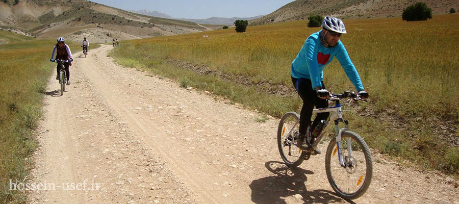 دوچرخه سواری دور دنا